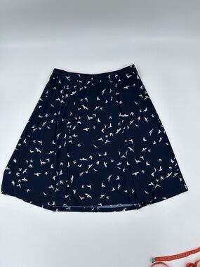 Gilli Navy and White Drapey Bird-Print Flare Skirt L